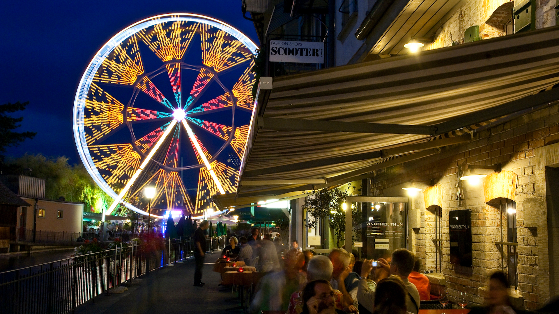 Das Riesenrad auf dem Thuner Mühleplatz - Shopping in der Thuner Innenstadt