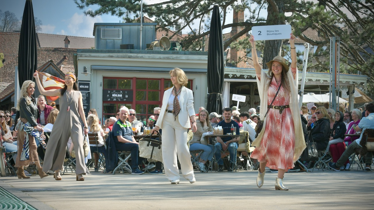 Erste Street Fashion Show in Thun begeistert Besucher bei Frühlingswetter