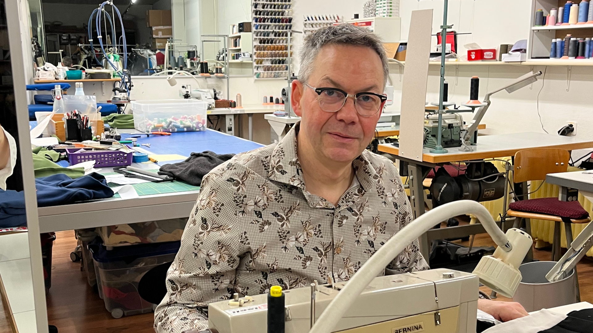 Tradition und Handwerk – 30 Jahre Schneideratelier Bruno Wenger