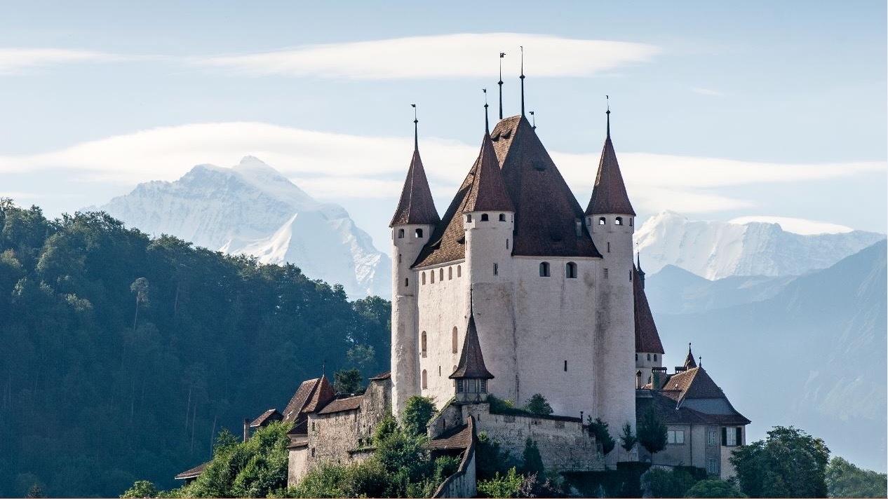Stabs&uuml;bergabe auf Schlossberg Thun: Alexandra und Rudolf Rath &uuml;bernehmen die Gastgeberrolle